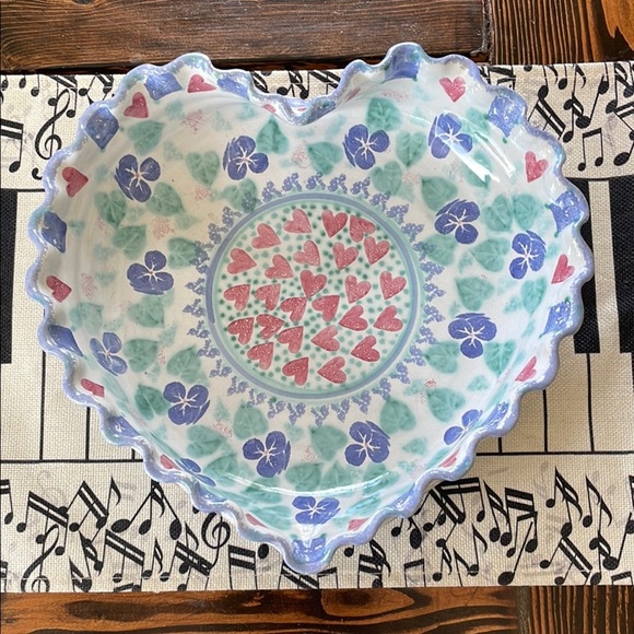 Susan Leader VT Artist/Potter Heart-Shaped Sponge Ware Floral Ceramic Bowl - Picture 1 of 9